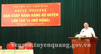 Đồng chí Phùng Tiến Quân dự và chỉ đạo Hội nghị Ban Chấp hành Đảng bộ huyện Yên Sơn lần thứ 14 (mở rộng)