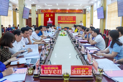 Đồng chí Phùng Tiến Quân dự và chỉ đạo Hội nghị Ban Chấp hành Đảng bộ huyện Yên Sơn khoá XXIII, nhiệm kỳ 2020-2025.