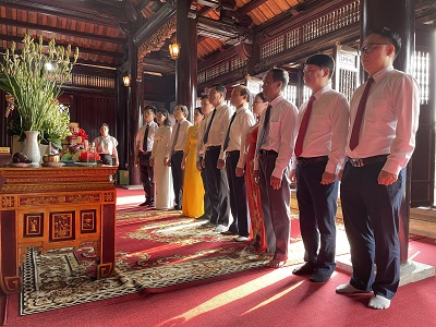 Ban Nội chính tỉnh uỷ Tuyên Quang dâng hương tại Đền thờ Chủ tịch Hồ Chí Minh