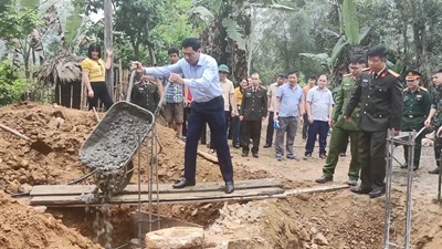 Chung tay xóa nhà tạm, nhà dột nát cho hộ có hoàn cảnh khó khăn tại xã Hùng Lợi, huyện Yên Sơn.