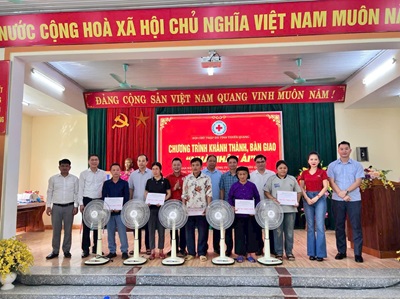 Lãnh đạo, cán bộ, công chức Ban Nội chính Tỉnh ủy dự Chương trình khánh thành, bàn giao Nhà Nhân ái năm 2025 tại xã Trung Hà, huyện Chiêm Hóa