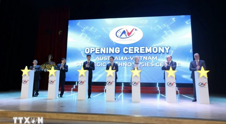 Trung tâm Công nghệ chiến lược Australia-Việt Nam (AVSTC) chính thức được khai trương nhằm tăng cường hợp tác giữa Australia và Việt Nam trong các lĩnh vực công nghệ chiến lược, thúc đẩy chuyển đổi số, hỗ trợ đổi mới sáng tạo công nghệ và công nghiệp, cũng như củng cố ổn định an ninh mạng quốc tế (6/2025).